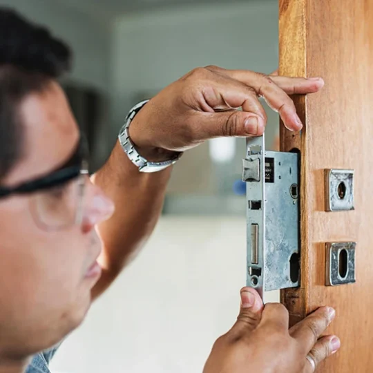 Why Choose Joe's Instead of a National Locksmith Chain_